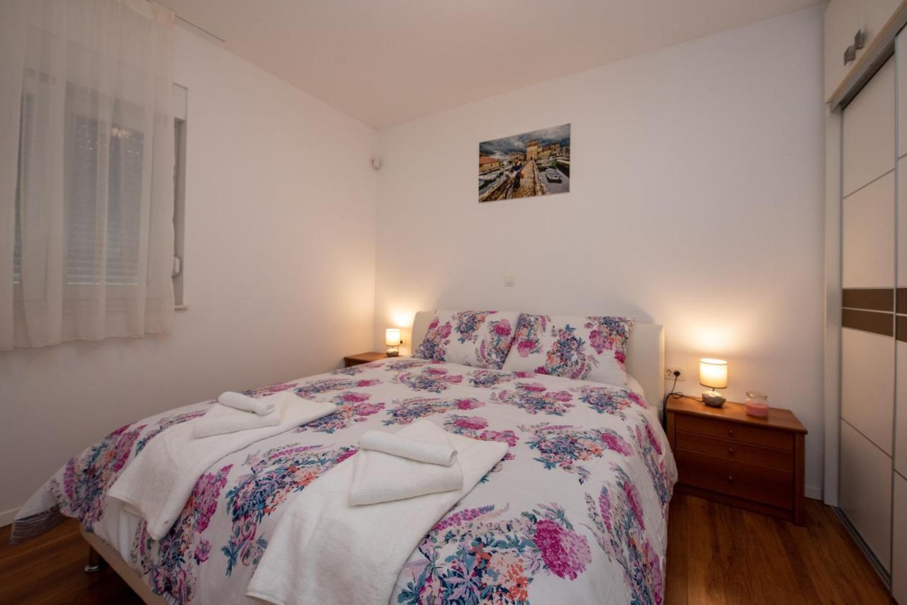 Apartment Miss Tina Trogir Ngoại thất bức ảnh